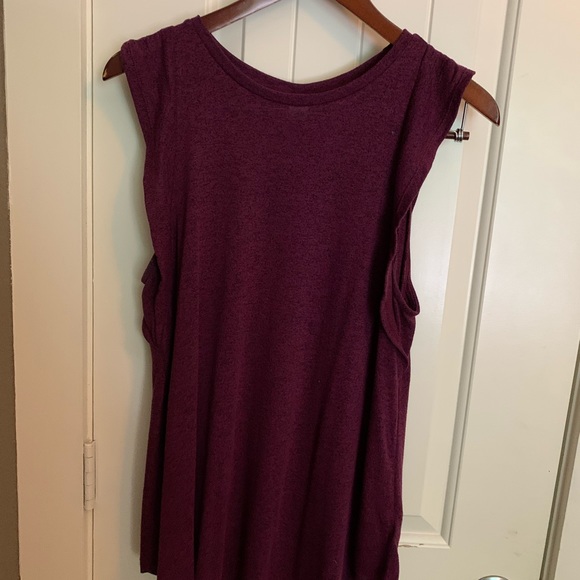 Old Navy ruffle-sleeve tank. Size M. - Picture 1 of 2